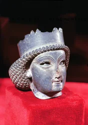 Kopf eines Fürsten aus Persepolis, 5.-4. Jahrhundert v. Chr., Lapislazuli