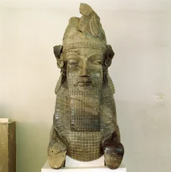 Menschenköpfiges Kapitell, vom Tripylon, Persepolis, Iran, 500-480 v. Chr.