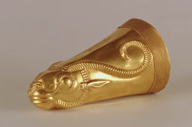 Rhyton in Form eines Gazellenkopfes, aus Hamadan, Iran, ca. 5. Jahrhundert v. Chr.