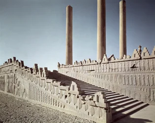 Ansicht der östlichen Treppe der Apadana (Audienzhalle) um 515 v. Chr.
