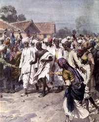 Der indische politische Führer und geistliche Wegweiser Mohandas Karamchand Gandhi (1869-1948), genannt Mahatma, begann am 12/03/1930 einen Salzmarsch, um Indiens Unabhängigkeit von den Briten zu erlangen. Aus „La domenica del Corriere“, 1930