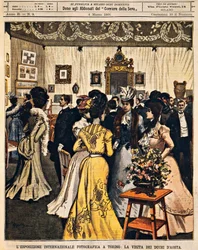 Die Herzöge von Aosta beim Besuch der Internationalen Fotoausstellung in Turin, von Achille Beltrame (1871-1945), aus La Domenica del Corriere, 4. März 1900