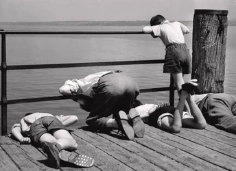 Beschäftigt mit dem Fischen, Italien, um 1950-60