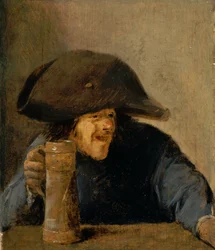 Mann mit Zweispitz und Holzkrug