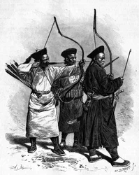 Porträts von drei chinesischen Bogenschützen in traditioneller Tracht, in den 1870er Jahren. Gravur nach einer Zeichnung von Marie, nach einem Foto von Thomson, in „Le Tour du Monde, Nouveau journal des Voyages“, herausgegeben von Edouard Charton, Paris