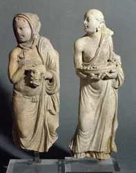 Zwei Statuetten stehender Mönche, aus Hadda, 1.-4. Jahrhundert