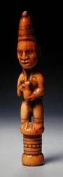 Figur in europäischer Kleidung mit einem deutschen Steinzeugkrug, Kongo, frühes 19. Jahrhundert