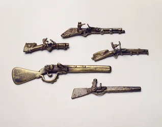 Goldgewichte in Form von Kanonen (Messing)