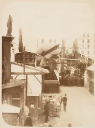 Ansicht des Außenbereichs der Monduit und Bechet Werkstatt, zeigt den Kopf der Freiheitsstatue, Paris, 1883