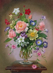 Rosen, Pfingstrosen und Freesien in einer Glasvase