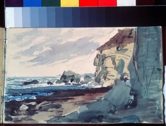 Die Brandung. Blick auf einen Strand in der Nähe von Klippen