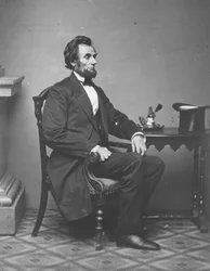 Abraham Lincoln, Ganzkörperporträt, sitzend, 1861