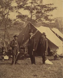 Präsident Abraham Lincoln, Generalmajor John A. McClernand und E. J.