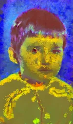 Porträt eines Jungen auf blauem Hintergrund, 2020