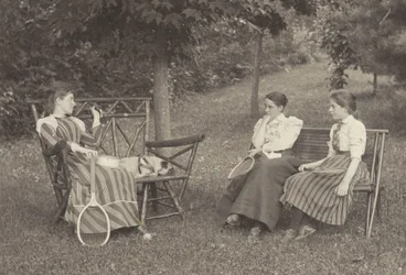Emmy Obermeyer, Agnes Stieglitz und Flora Small in Oaklawn
