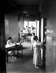 Villa Rosa Maltoni Mussolini: Schülerinnen beim Wäscheaufräumen