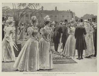 Der königliche Besuch in Irland, der Herzog und die Herzogin von York auf der Gartenparty in der Vizeköniglichen Lodge, Dublin
