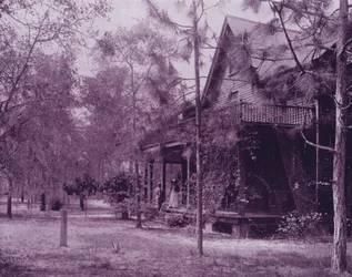 Ein Zuhause im Schatten der Südkiefern, Florida (s/w Foto)
