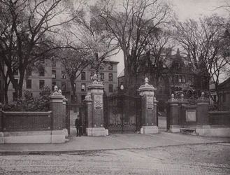 Providence, Rhode Island: Van Wickle Gate, Brown University (Schwarz-Weiß-Foto)