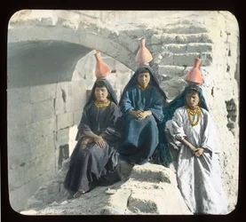 Ägypten - Arabische Wasserträgerinnen