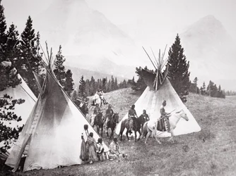 Tipi-Lager amerikanischer Ureinwohner, Montana, um 1900
