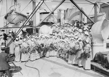 Beim Roten Kreuz, 1914
