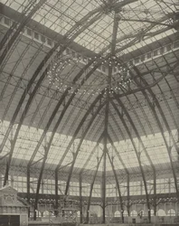 Die Kronleuchter des Herstellungsgebäudes