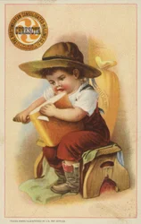 Junge schneidet ein Brotlaib