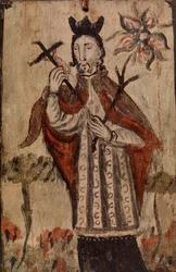 Männliche Figur mit Kreuz