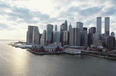 Blick auf das Finanzviertel über den East River