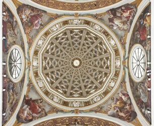 Kuppel mit Fresken