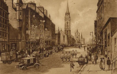 Edinburgh: High Street, Blick Richtung Tron Church und St. Giles Cathedral