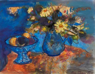 Blumen und Früchte auf Blau und Orange