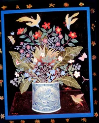 Blumen in einer blauen Tasse