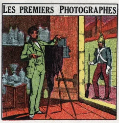 Fotografie: Die ersten Fotografen im 19. Jahrhundert. Fotograf, der einen Soldaten in seinem Studio porträtiert. Anonyme Illustration von 1925. Private Sammlung.