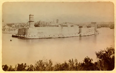 Die Stadt Marseille und ihre Umgebung um 1885-1890: Fort Saint Jean, Ansicht vom Pharo