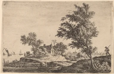 Reisender passiert zwei große Bäume