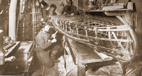 Ein leichtes Abschnittsboot wurde gebaut, veröffentlicht in London 1907