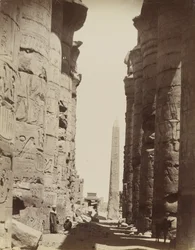 Säulen und Obelisk in Karnak