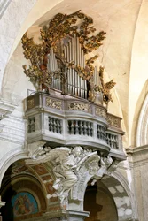 Testa-Orgel mit Marmorskulptur