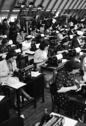 Schreibkräfte bei der Arbeit, Italien, 1938