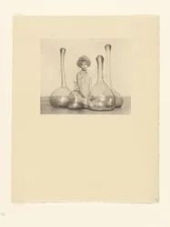 Weiblicher Akt mit Flaschen