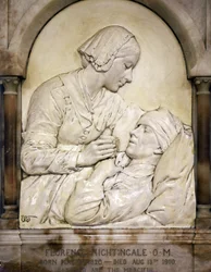 Florence Nightingale tröstet einen verwundeten Mann