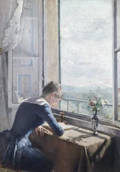 Frau liest an einem offenen Fenster