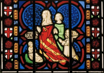 Pugins zweite Frau Louisa mit ihrer Stieftochter Anne und ihren beiden Töchtern Agnes und Katherine, Ostfenster der Kapelle