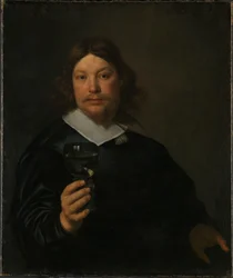 Mann mit einem Glas Wein