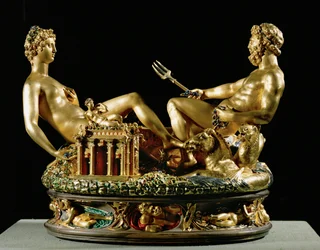 Saliera, Salzfass (Gold, Niellotechnik und Ebenholzsockel)