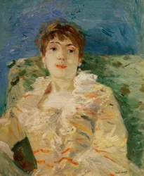 Junge Frau auf dem Sofa