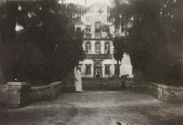 Album des Ersten Weltkriegs in Friaul-Julisch Venetien: Villa Brazzà, Unterkunft des Kriegslazaretts 17 in Soleschiano Manzano, vom Kirchturm aus aufgenommen, 05/1916
