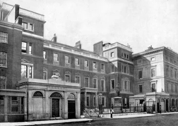 Fassade des Kriegsministeriums, Cumberland House, Pall Mall, London, 1890